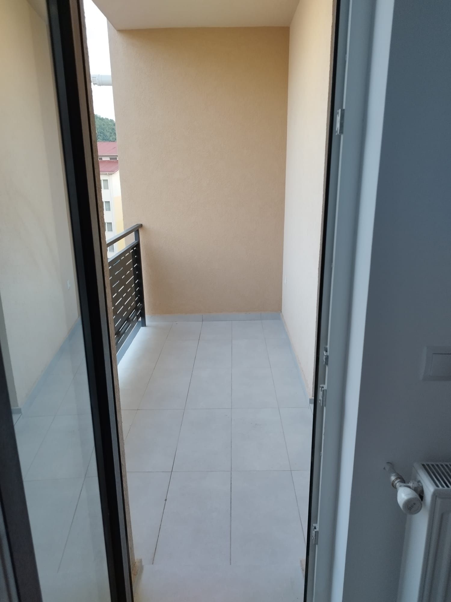 Închiriez apartament 2 camere, zona Florilor