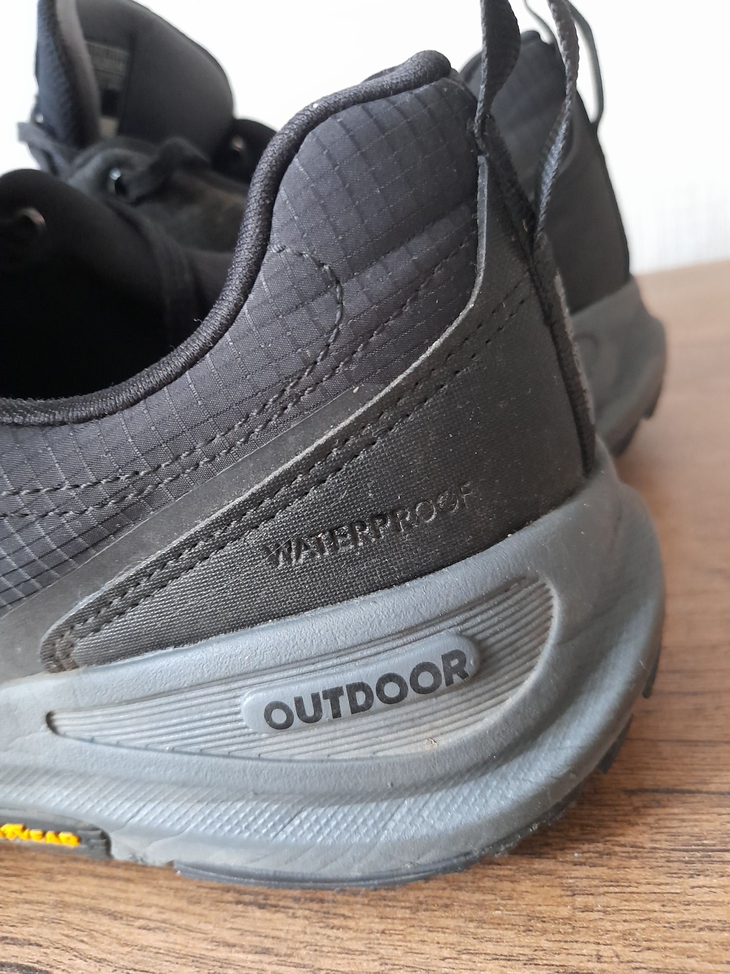 Skechers waterproof мъжки обувки 42 номер.