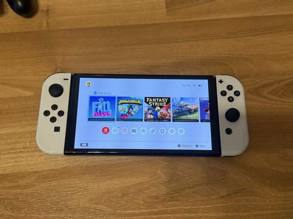 Nintendo switch OLED с подарък игри