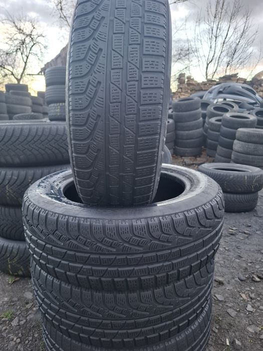 Vand 1 sau 2 sau set 4 anvelope 205 65 17 pireli iarna bune