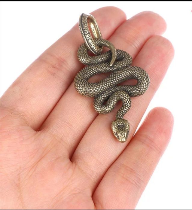 Медальон в виде змеи ювелирная работа (латунь)