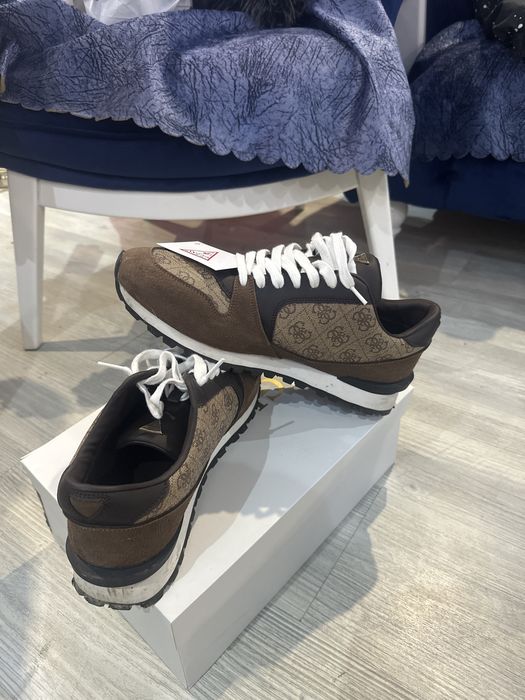 мъжки обувки на guess