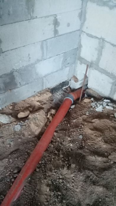 Копаем вручную траншеи