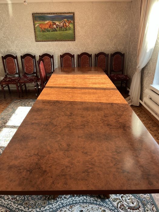 Продам по хорошей цене стол и стулья