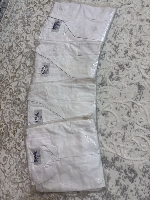 Белый халат лабораторный, медицинский.