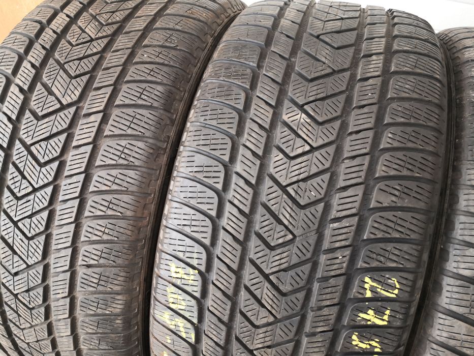 305 35 21 цола задни гуми  Pirelli