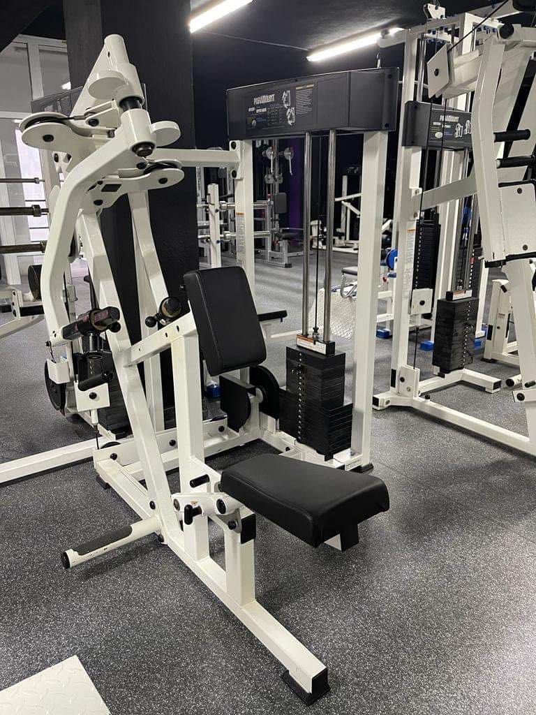 6 Aparate Fitness(Paramount) + 3 bănci cu bara inclusa