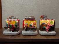 Коледни LED мини светещи сцени, фигурки за декорация на MAGIC VILLAGE.
