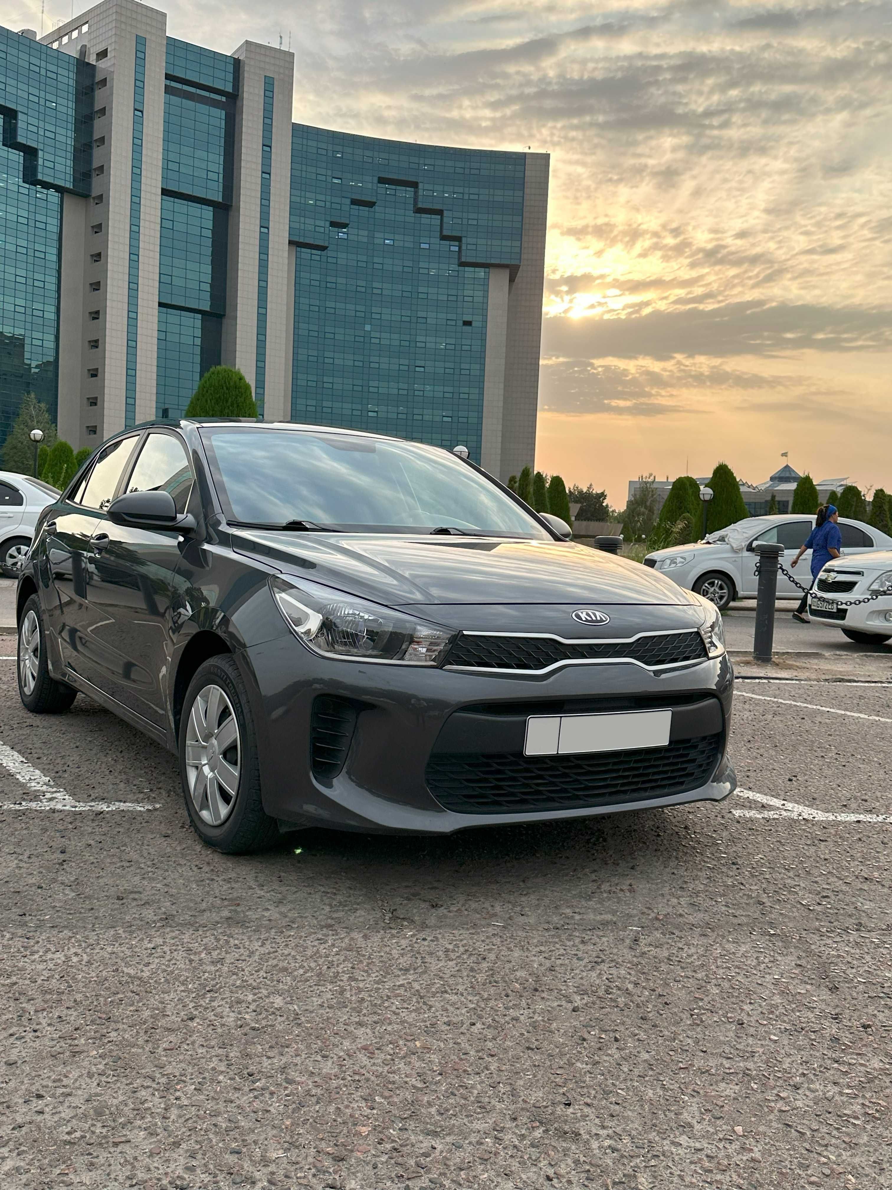 Продается Kia Rio 2018г ( 127 тыс пробег) Цвет Мокрый Асфальт