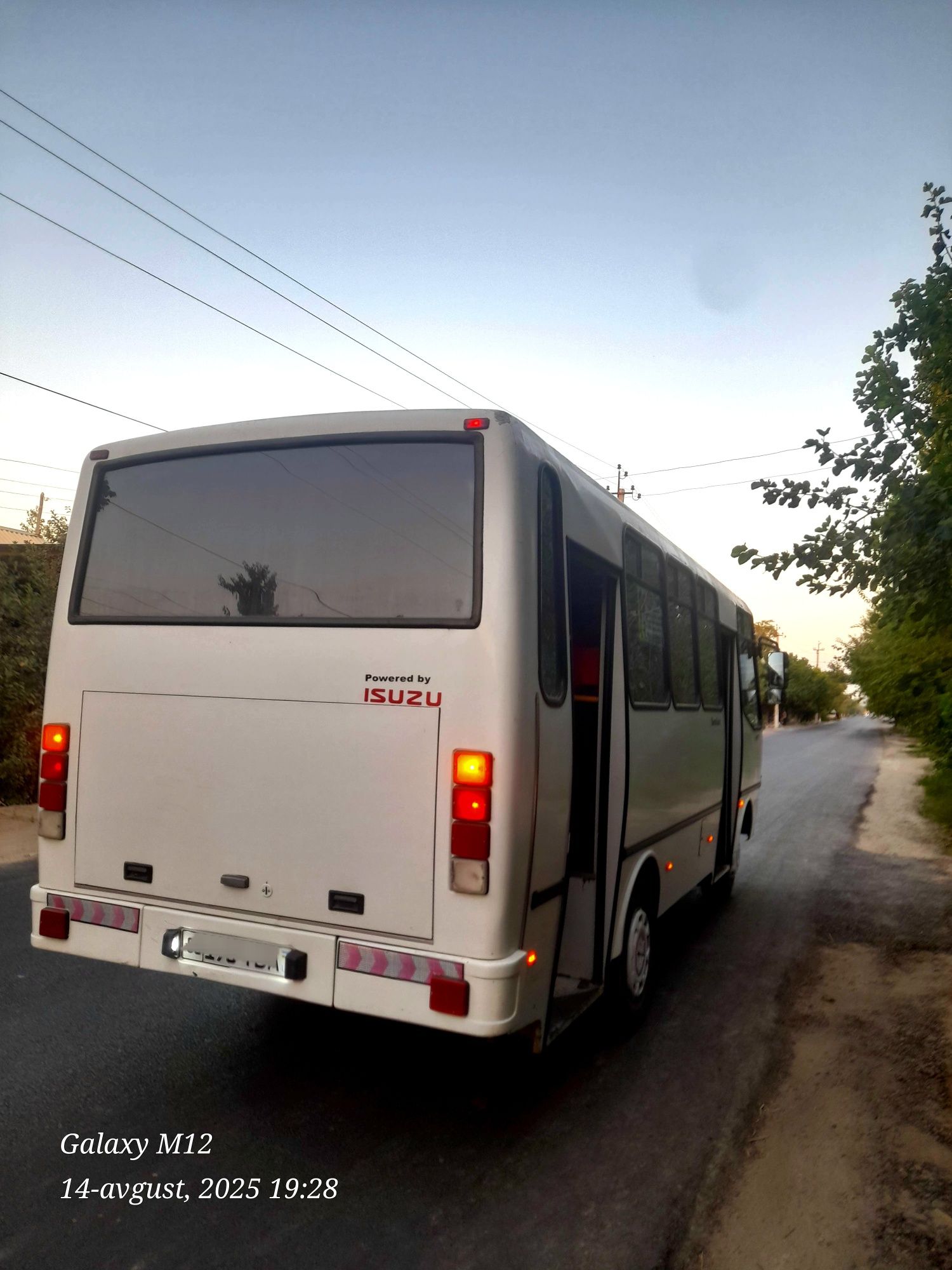 Isuzu avtobus sotiladi