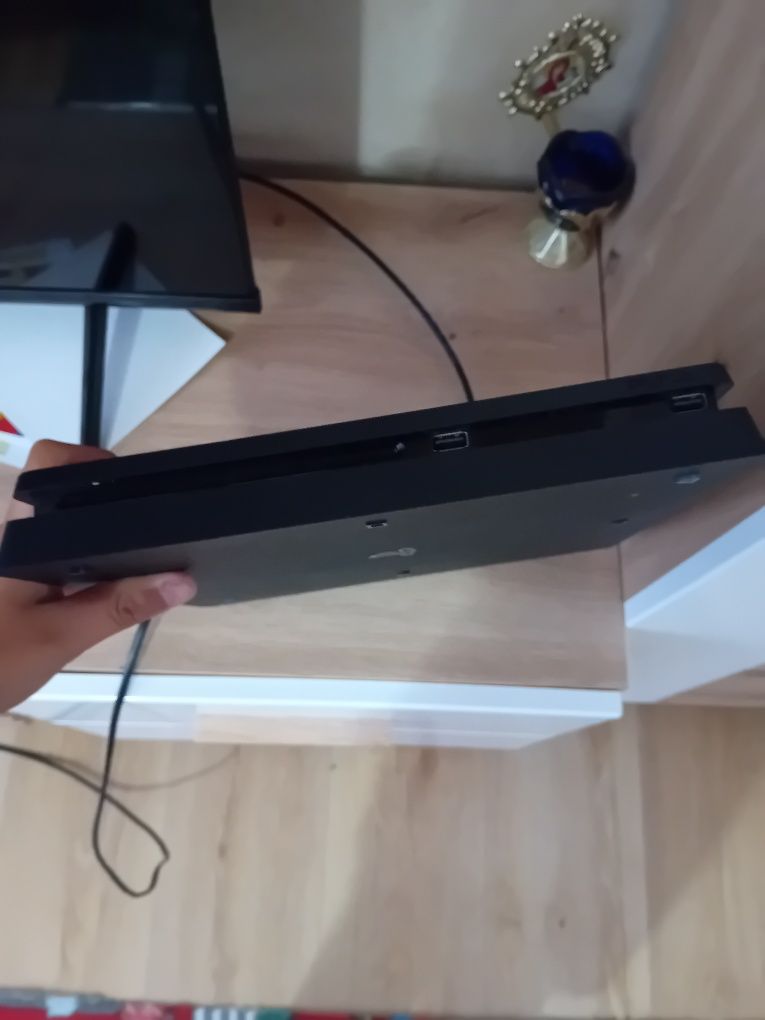 Ps4 în stare excelenta