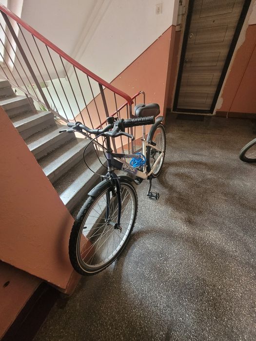 Vand Bicicleta Aproape Noua