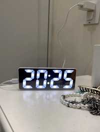 Часы настольные декоративные электронные