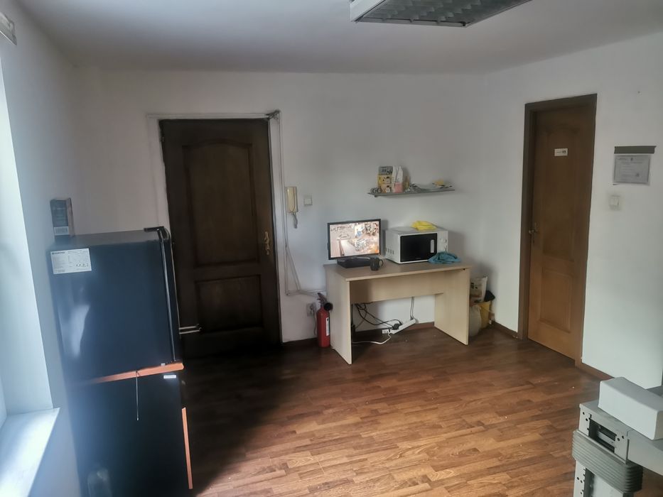 Închiriez sau vând hala plus casă