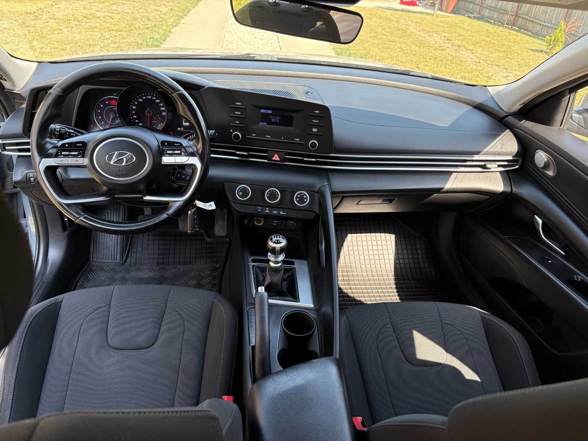 Hyundai Elantra  2021