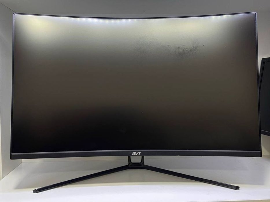 AVT 32 Curved 165 hz
