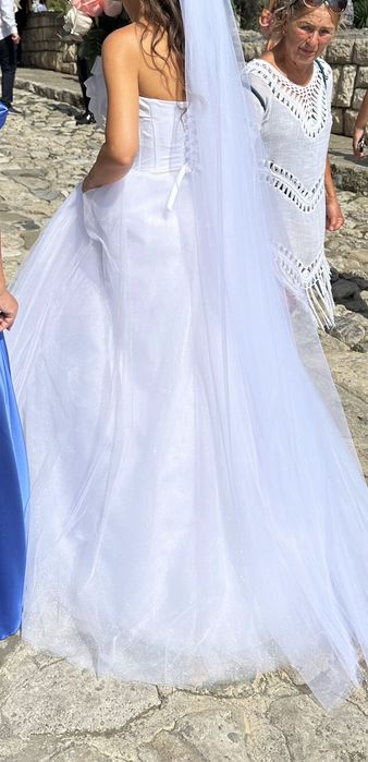 Бяла булчинска рокля