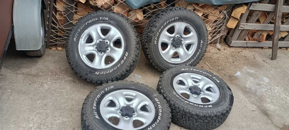 Продавам гуми с джанти 225/70/16 Джантите са японски стандарт 5x114,3