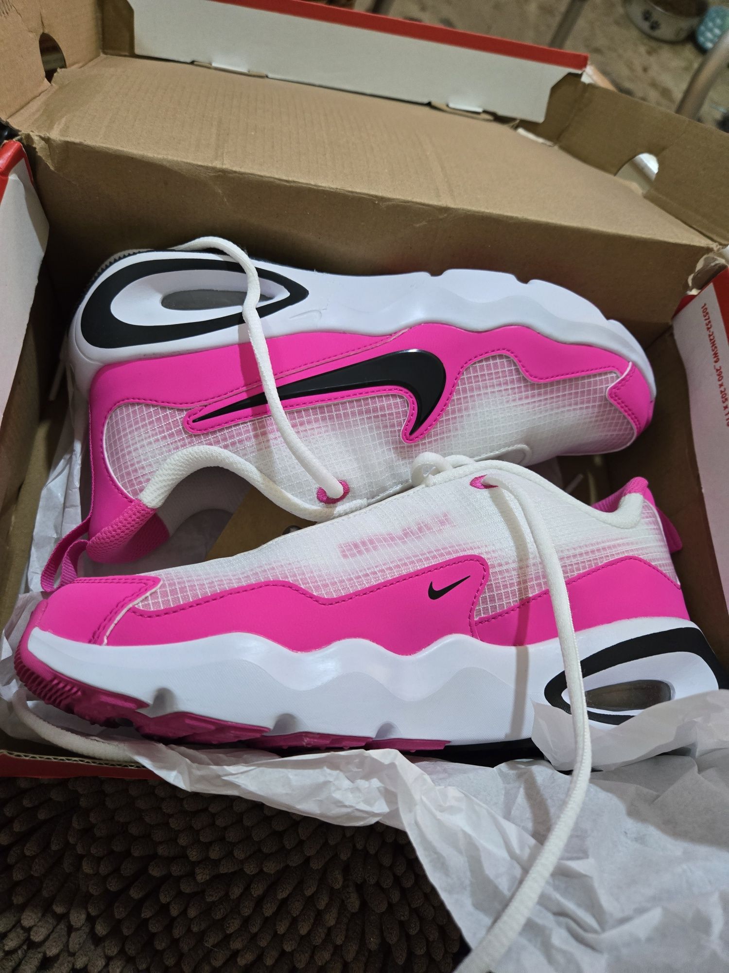 Nike Air Max Nova оригинални дамски сникърси нови 37.5 номер
