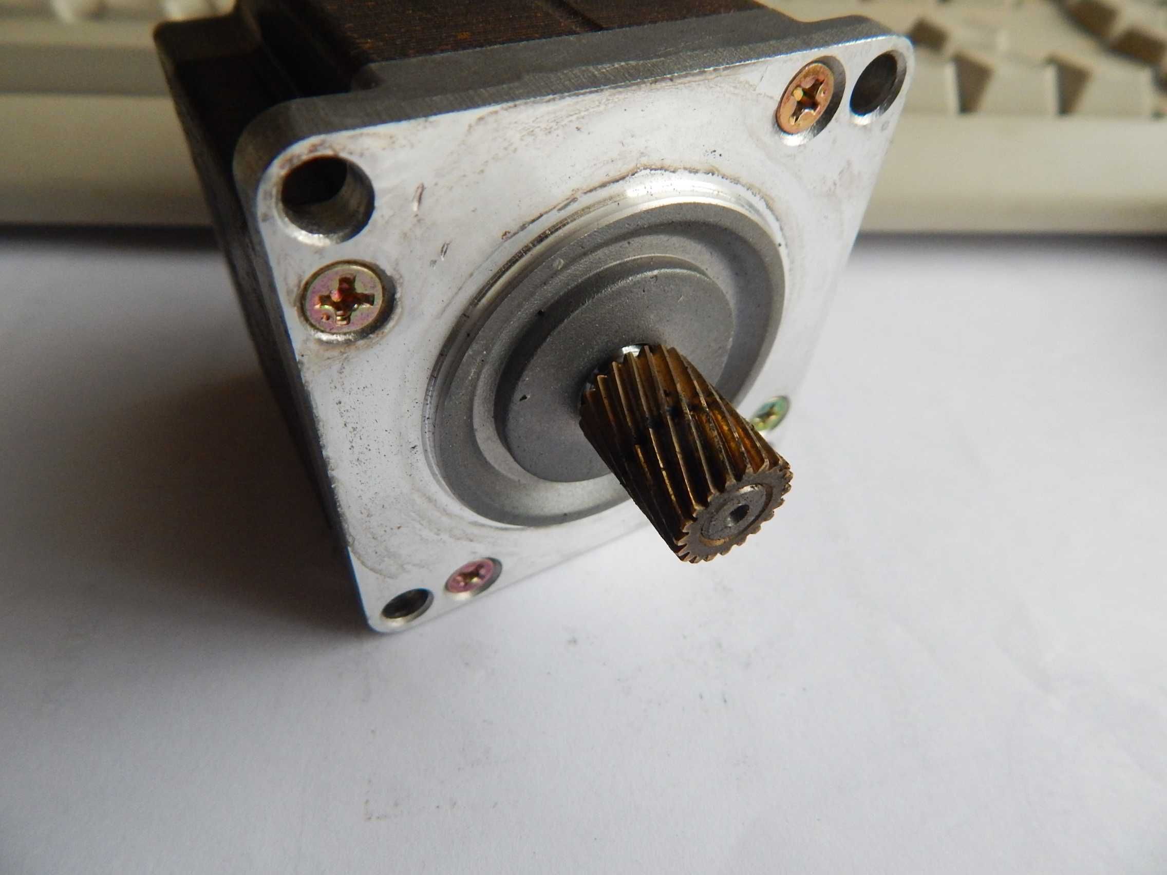 стъпков мотор stepper motor