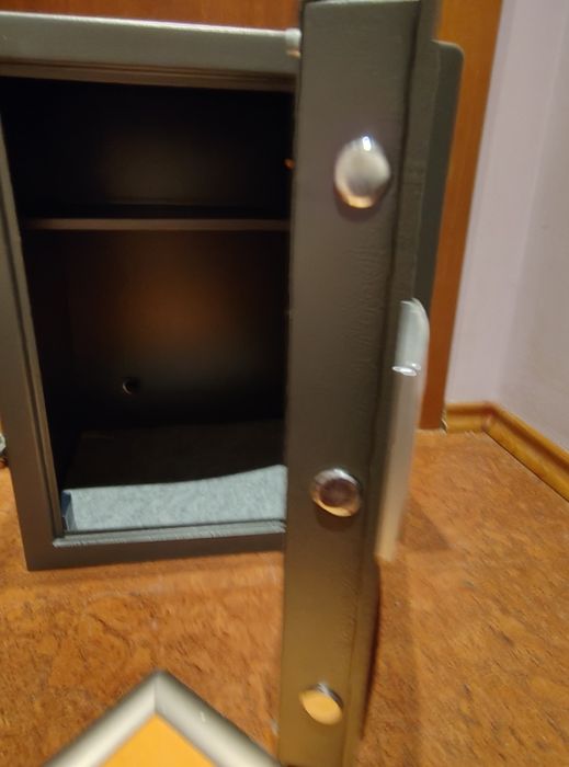 Сейф Burg Wächter Point-Safe P 2 E — защита за Вашите ценности и пари