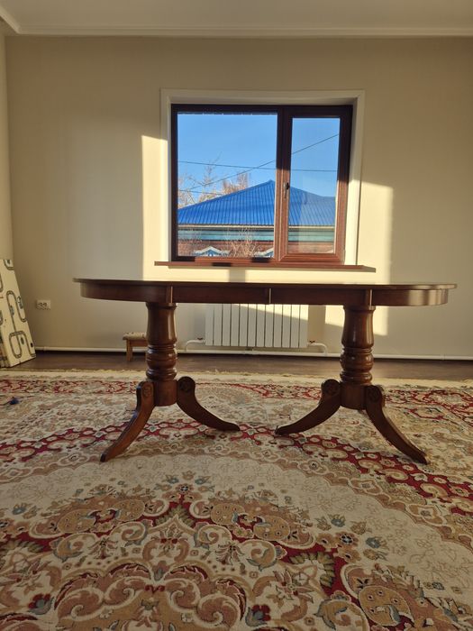 Продам стол в гостиную