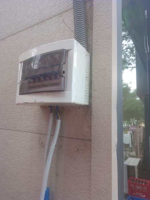 eliktirik santehniklik xizmatlarini qilaman uchurchik quyaman lustira