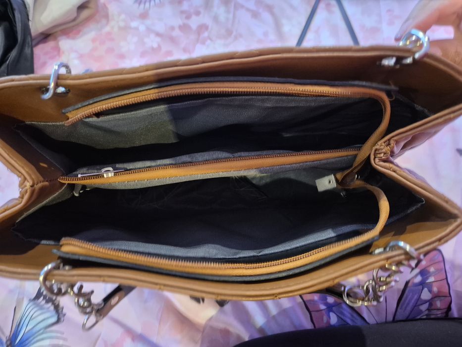 Продавам чанти като нови