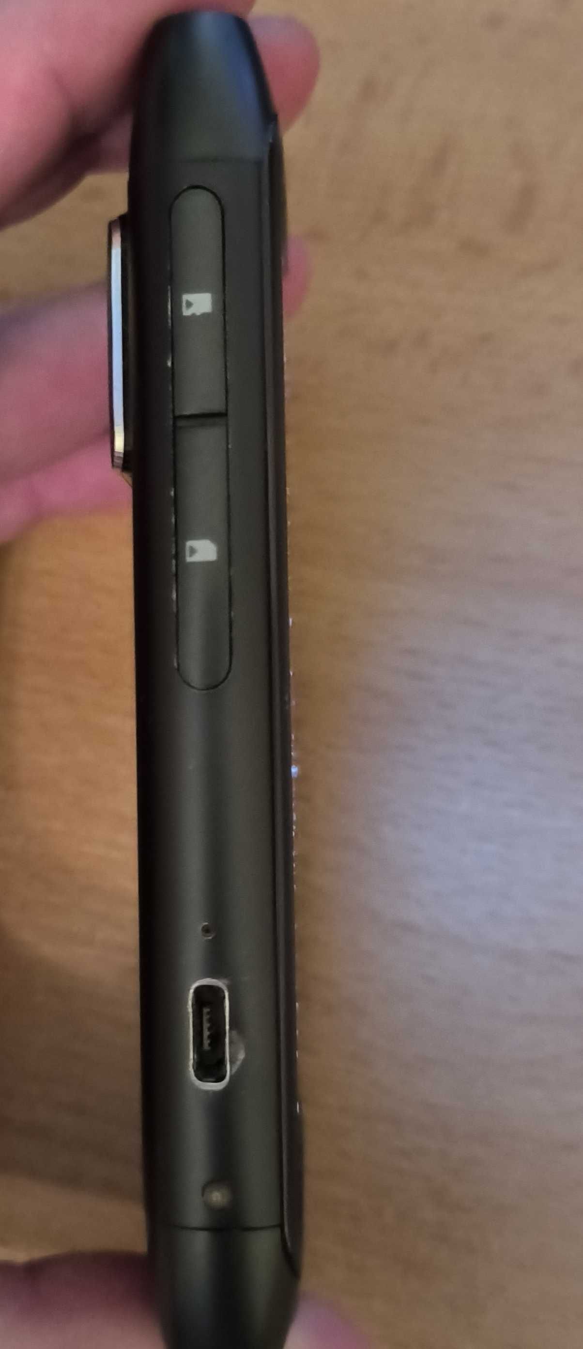 GSM Nokia N8 -пълен, оригинален комплект апарат, кутия, зарядно, кабел