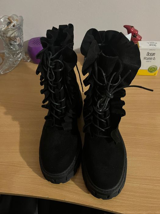 Шикозни Велурени боти с малък ток!