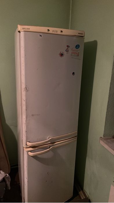 Продам холодильник двухкамерный