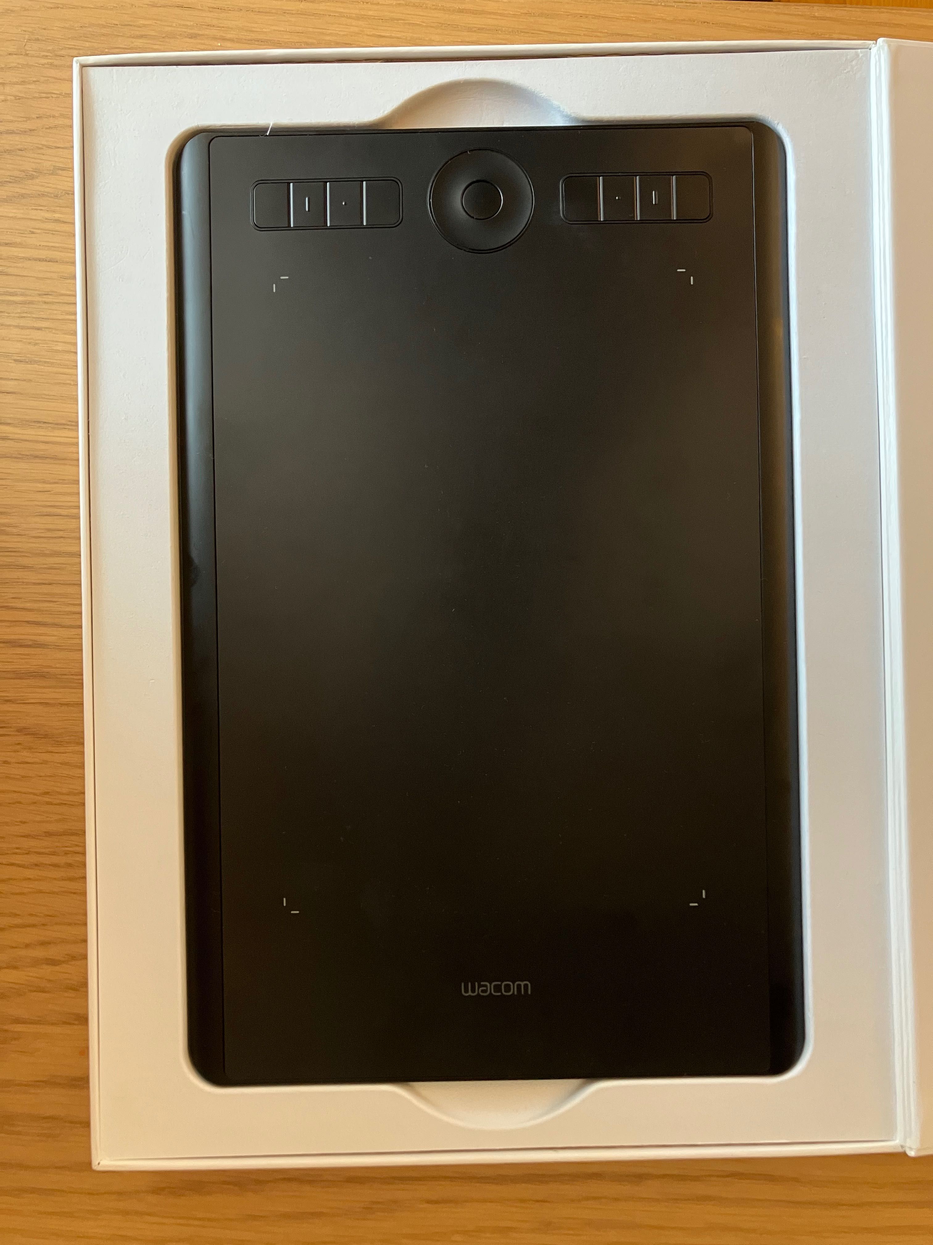 Графичен таблет Wacom Intuos Pro Medium (PTH-660) Pen Tablet (черен)