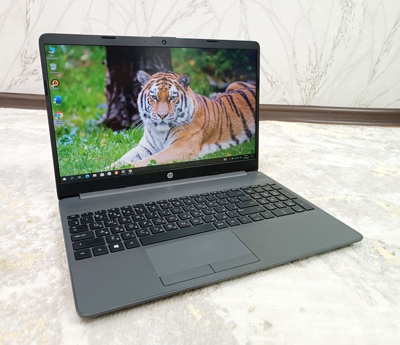 Ноутбук HP ОЗУ 8ГБ, SSD Windows 10 Pro.
