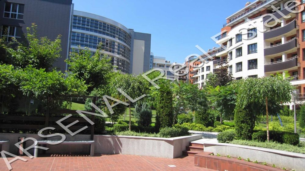 Дава се под наем Тристаен апартамент в София, Изток - 141 кв.м за 1300 € - Снимка #9