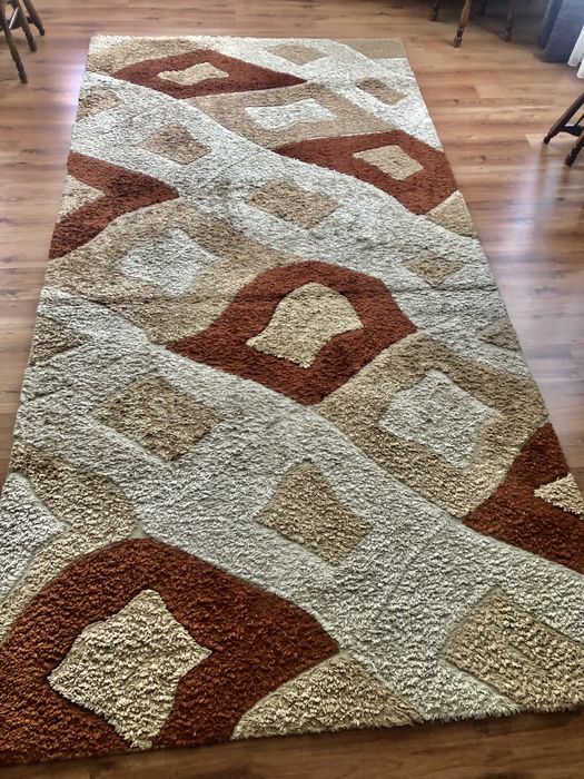 Продам ковер в хорошем состоянии не порванный мало пользовалься