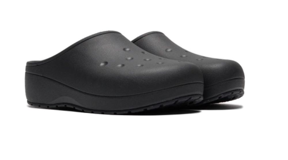 crocs classic quiet clog black sand si bark 41/42