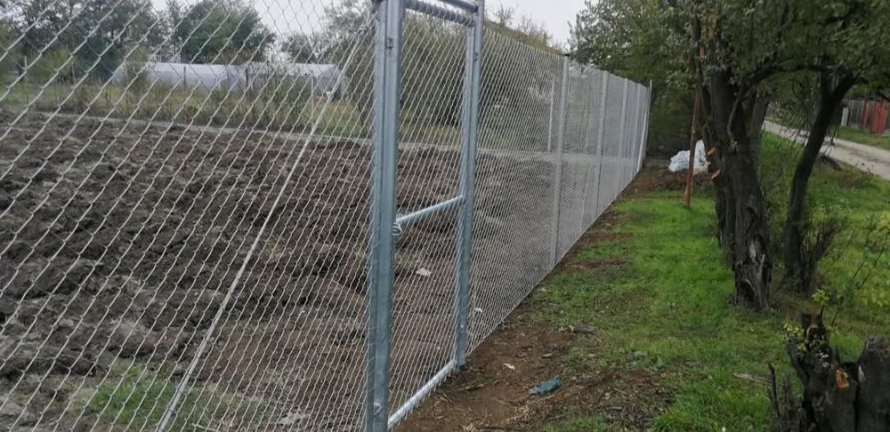 Vând gard din plasa bordurata  sau împletită