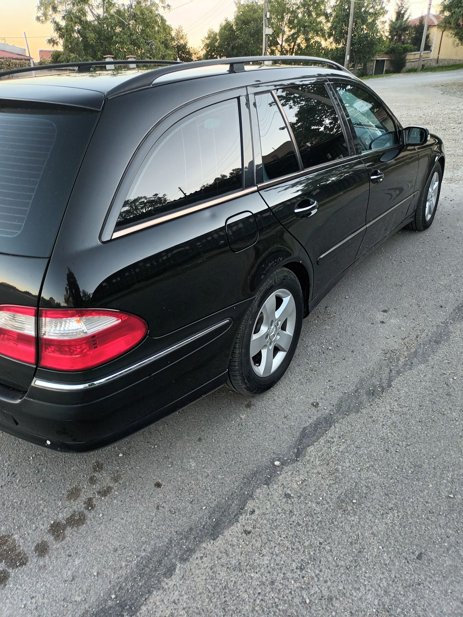 Продавам Мерцедес Е 320 CDI.