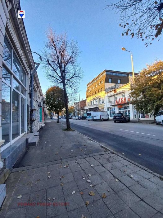 Търговско помещение за продажба Широк център