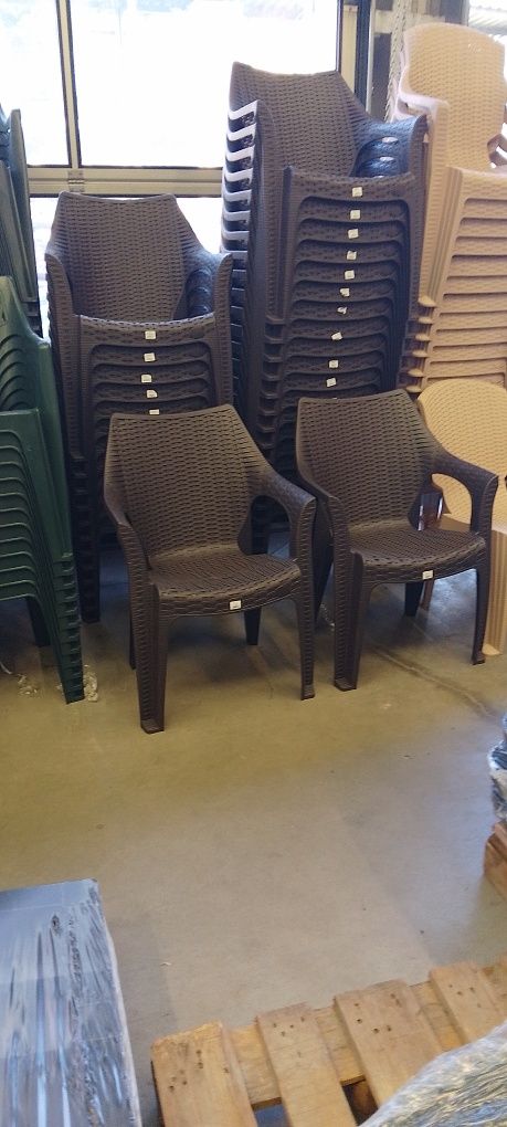 Vând  scaune de terasa diferite modele  foarte rezistente