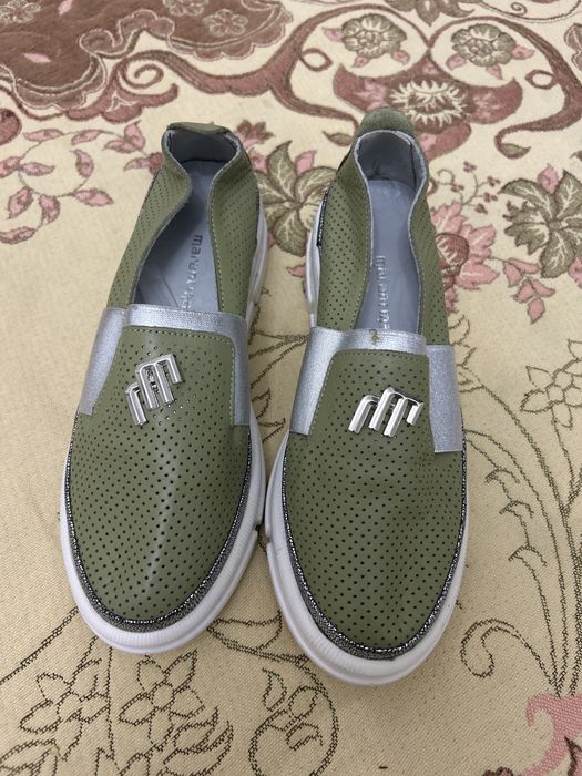 Продам обувь . Новые . Цена договорная . Размер 37.