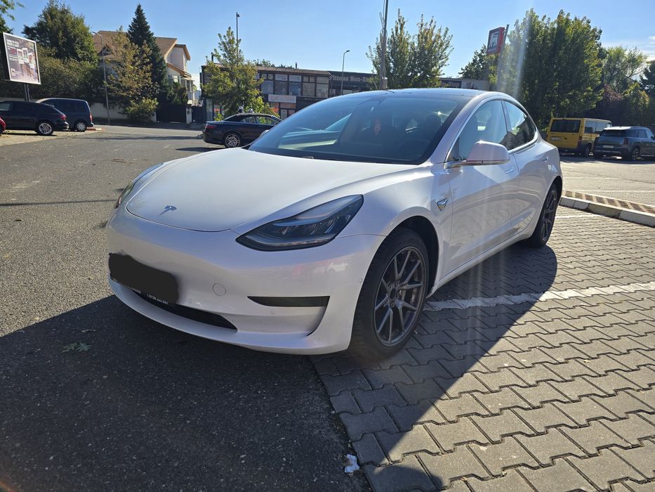 Tesla model 3 sr+ 2020