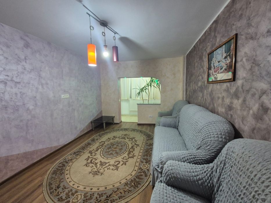 Închiriez apartament cu 2 camere