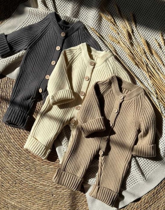 Комбинезоны подходит и на мальчика и за девочек