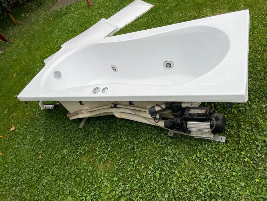 Vând cada cu jacuzzi