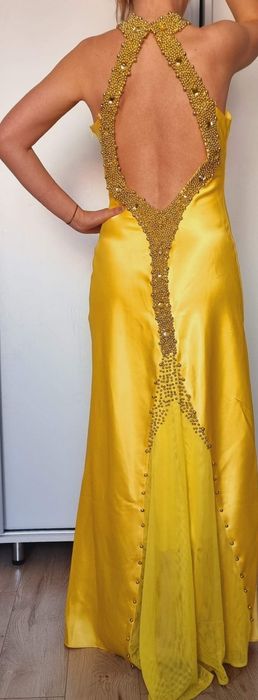 Vand rochie eleganta galbena cu spate gol