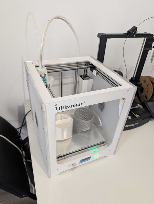Imprimantă 3D Ultimaker 3, stare excelentă, accesorii, 3 filamente