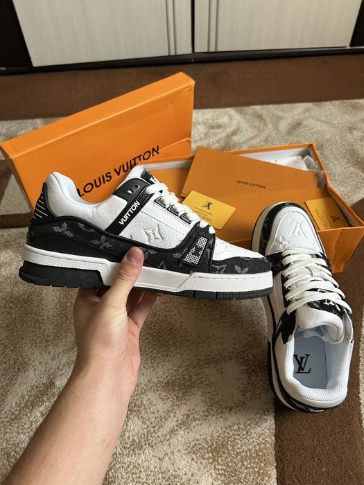 Adidasi Louis Vuitton