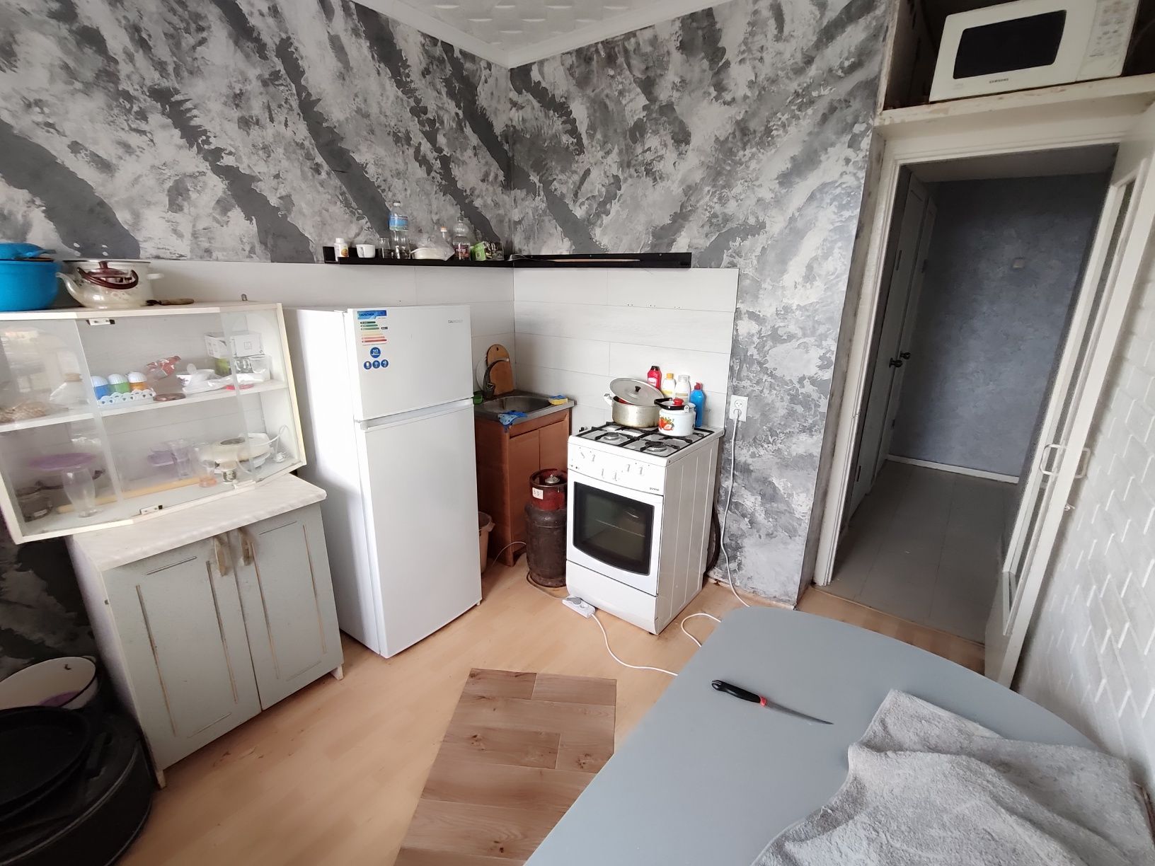 Продается 2-комн (4-83, 9 эт)