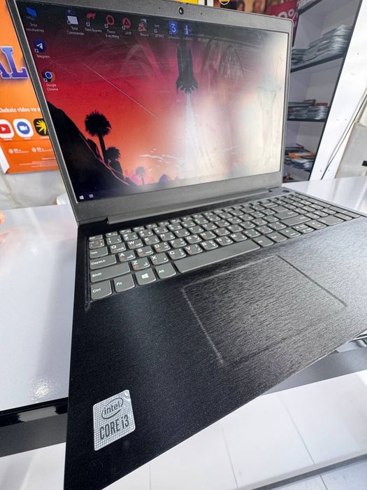 Lenova core i3 256ssd